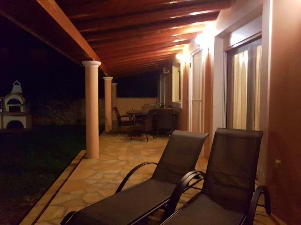 Villa Spiti Ute Makrádes Buitenkant foto
