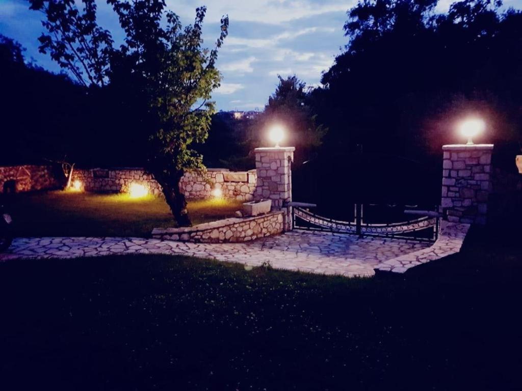 Villa Spiti Ute Makrádes Buitenkant foto