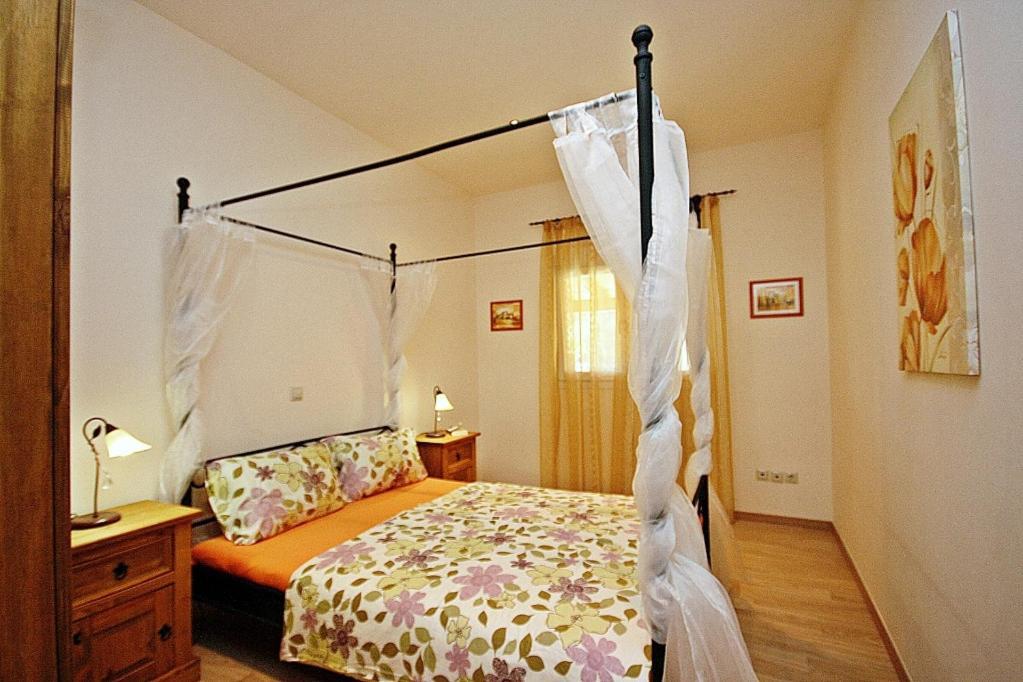 Villa Spiti Ute Makrádes Buitenkant foto